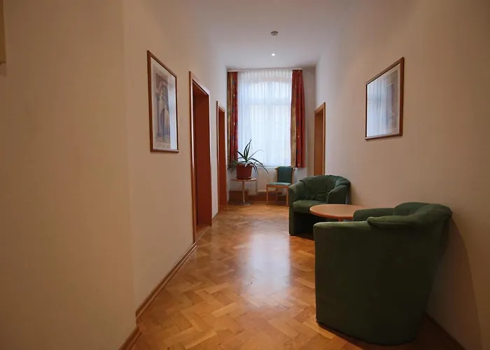 Restaurant Hambacher Winzer מלון 3*